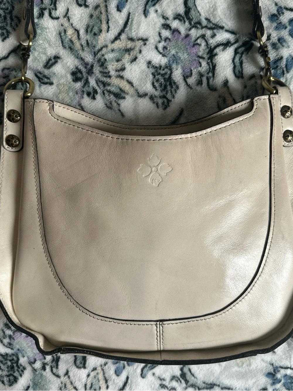 Patricia Nash Cream Leather Shoulder Bag with Subtle Embossed Logo - Picture 1 of 9